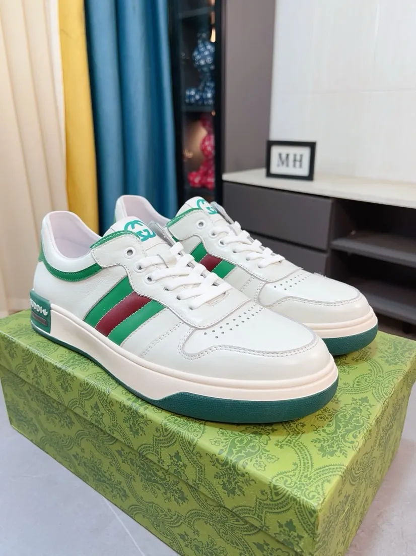 Men's shoes 💰440🌹🌹GUCCI [Gucci] New high-end brand of men's shoes, the latest fashionable casual men's shoes, trendy and versatile style, relaxed and sporty style, uppers imported from Italy, first-layer cowhide, genuine leather lining and ultra-fine workmanship. Original personalized fashionable rubber wear-resistant outsole, light and comfortable on the foot, size 38-44